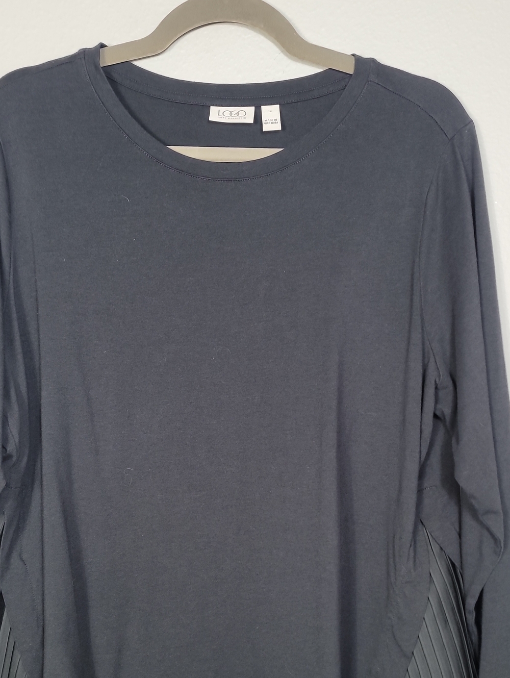 LOGO Lori Goldstein Long Sleeve Top Size 1X Pleated Sides Stretch - Picture 2 of 9